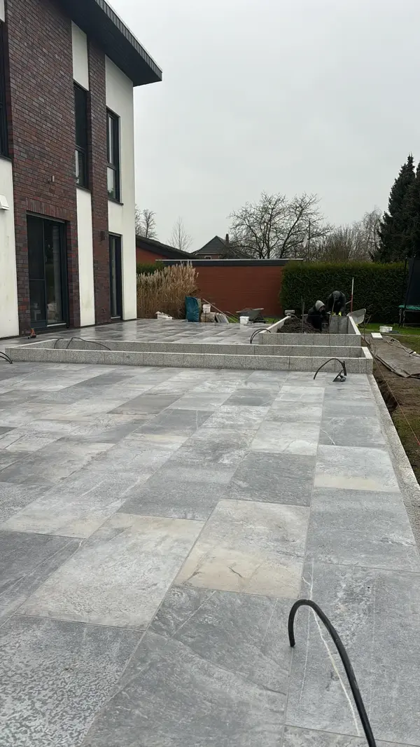 Terrassenbau im Team