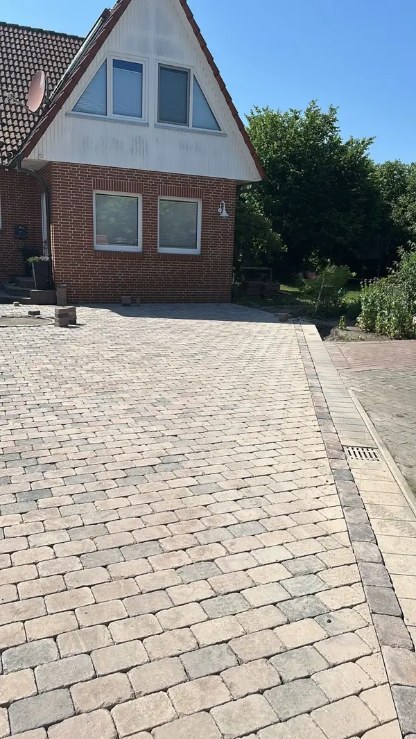 Großzügige Hofeinfahrt