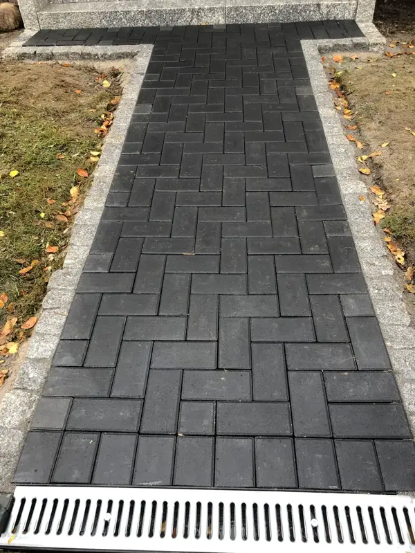 Dunkles Klinkerpflaster