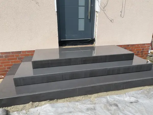 Eingangstreppe aus Betonstein