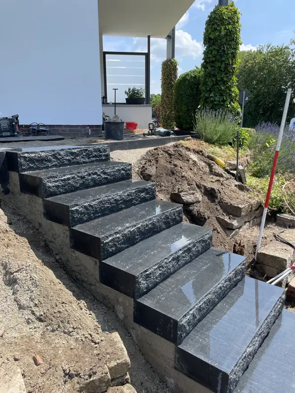 Edle Natursteintreppe