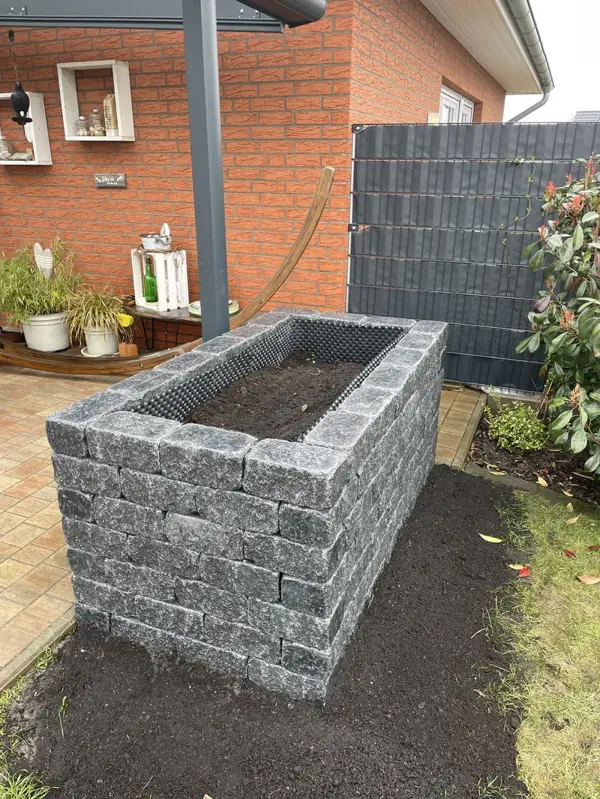 Hochbeet aus Mauersteinen