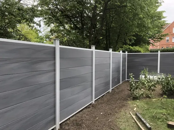 Grenzbefestigung mit Sichtschutz