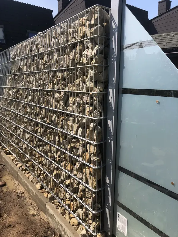 Gabione mit Glaselement