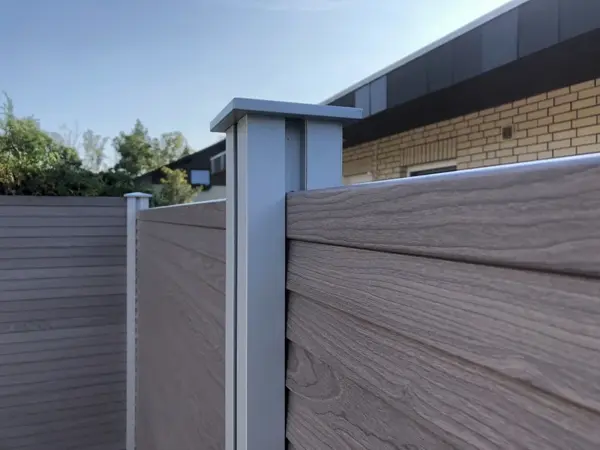 Details Pfostenkappe