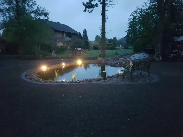 Parkbank am Abend